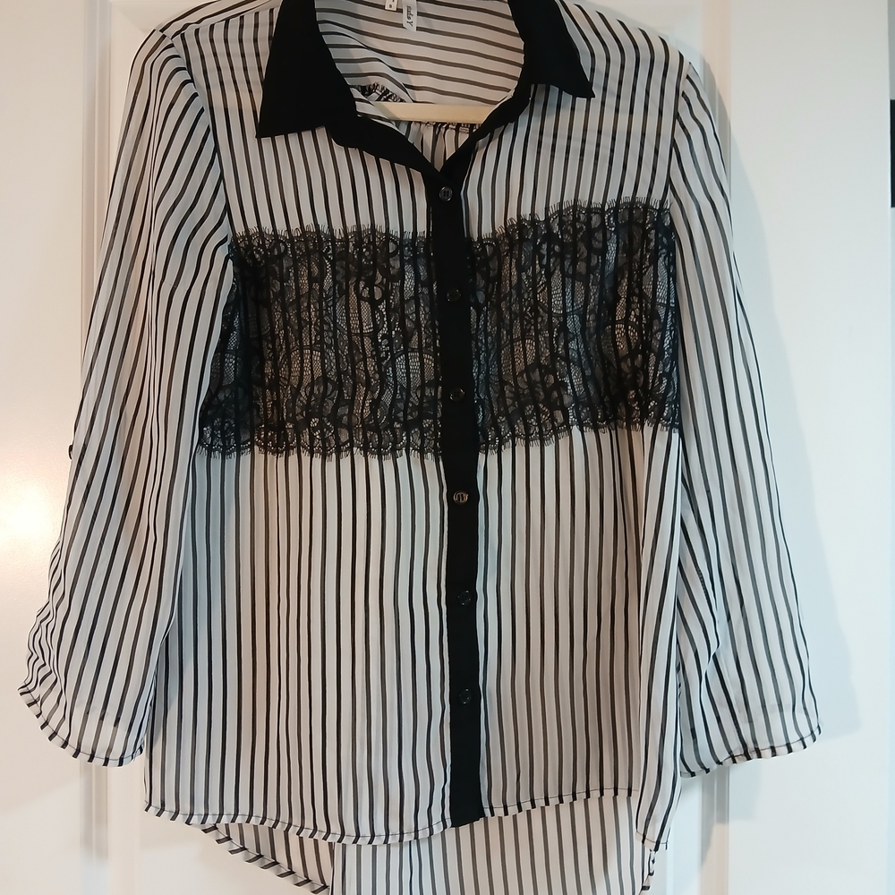 ☀️ 3 For $20 Studio Y Black and White Striped Blouse with Lace Detail